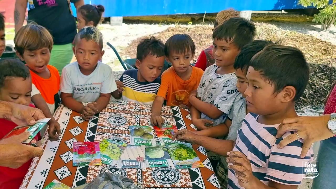 Vermicompostage avec les enfants de Manihi